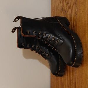 Dr Martens Leona Boots
